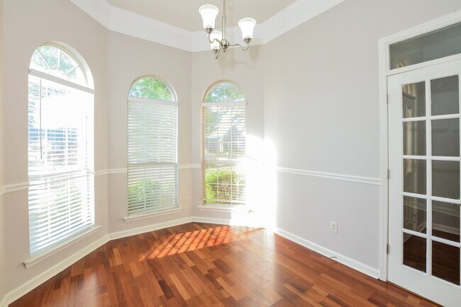 Photo - 1058 Green Fern Cove