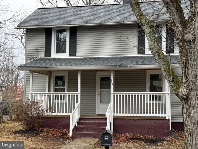 Photo - 745 Schofield Ave