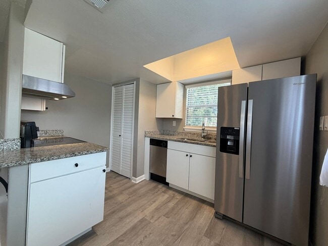 Photo - Apartment in Historical Tarpon Springs
