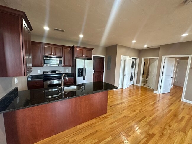 76 Fellsway W Unit 401