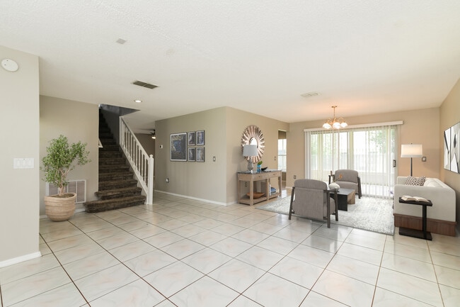 Photo - 2216 Wyndam Way