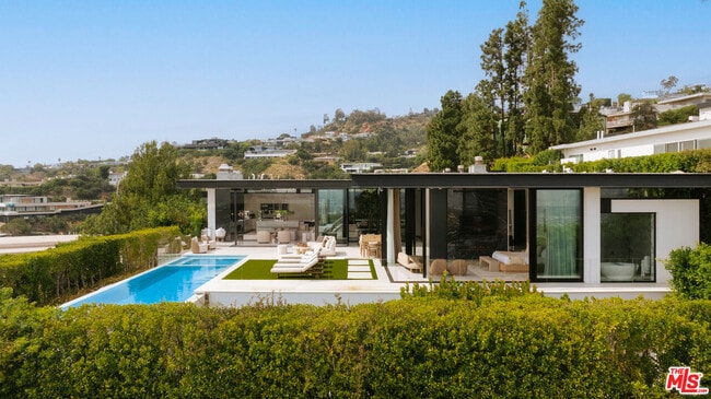 Building Photo - 1536 Blue Jay Way