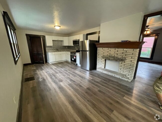 Building Photo - 912 W Pike-BIRDIES&BOGEYS Unit 912 W Pike Apt. A