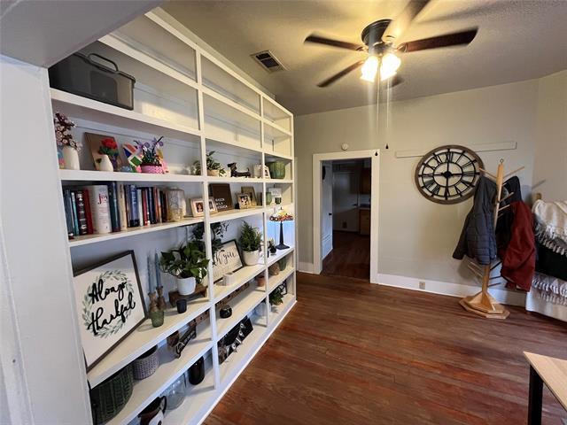 Photo - 684 N Graham St