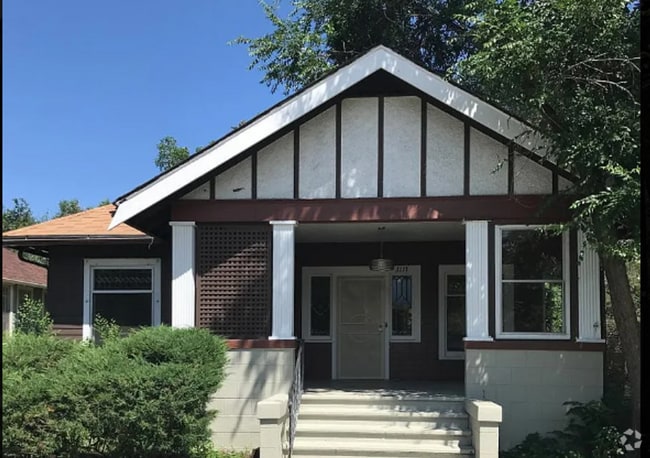 Building Photo - Victorian Home Downtown – Available July 1...