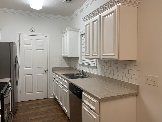 Photo - 120 Caswell Ct