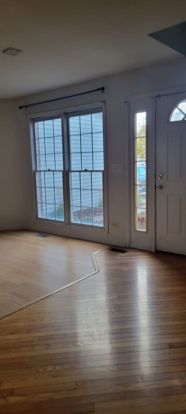 Living Room1 - 771 Hoover Dr