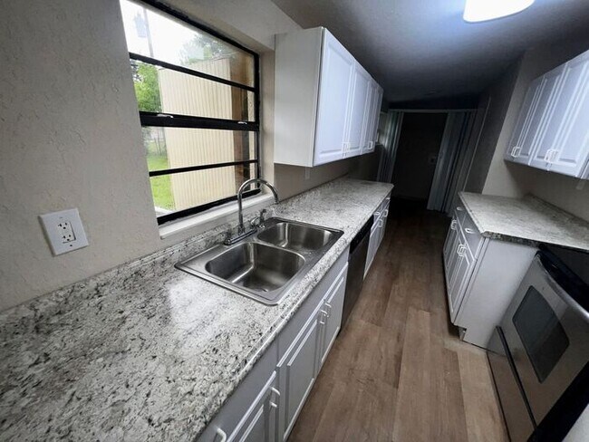 Photo - Remodeled 4 Bedroom 2 Bath Home Minutes from Sanford international Airport!