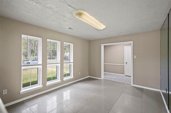 Photo - 4735 Charade Dr