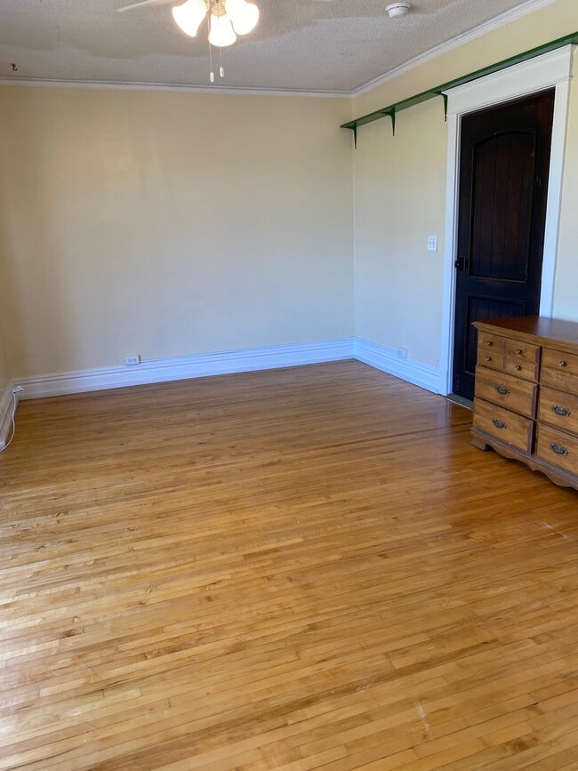 Photo - 327 E 6th St Unidad B
