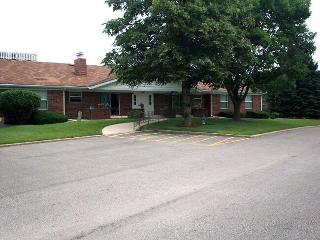 West Woods 217-546-7575 - West Woods 217-546-7575 Apartments