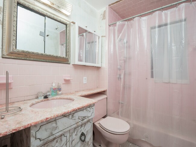 Bathroom - 68 Apthorp St