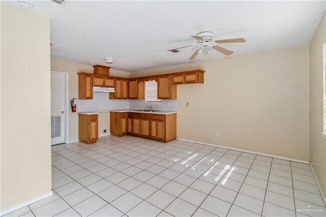 Photo - 8 Cisne St Unit H