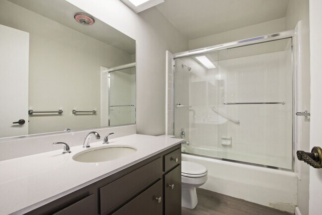 Photo - 1111 17th St #D in Santa Monica - North of Wilshire Blvd!