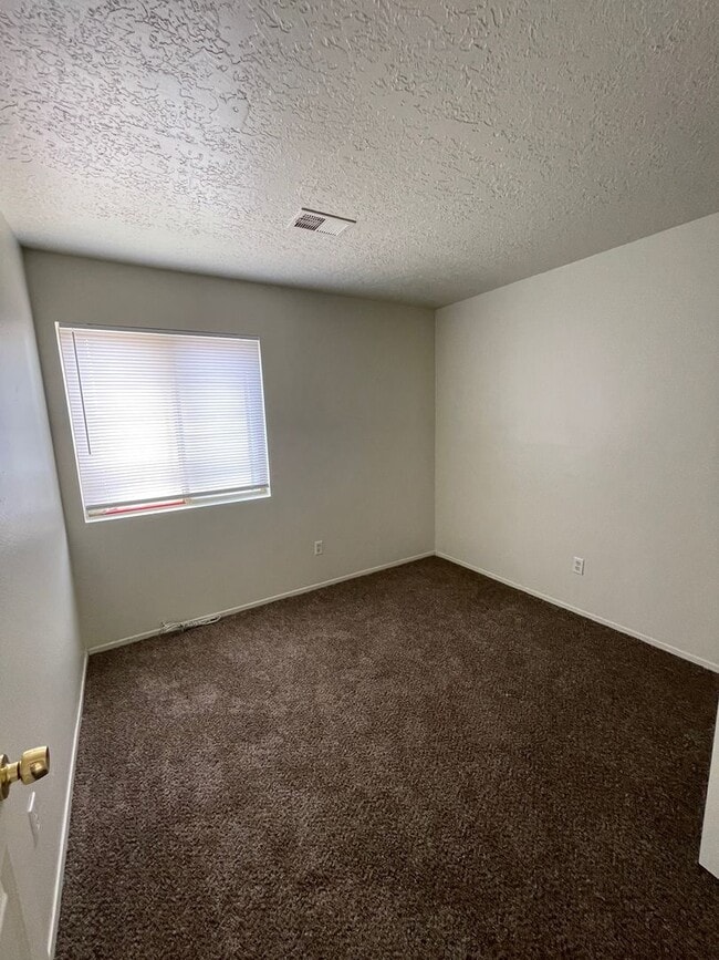 Photo - 956 Harrison Dr NE