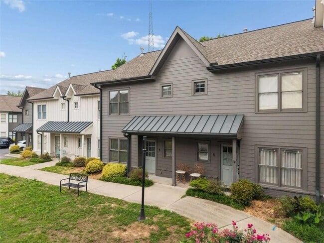 Photo - 1516 Howell Mill Rd NW