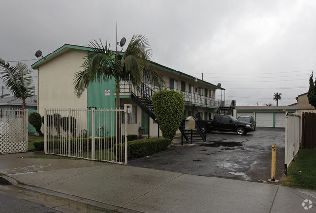 Building Photo - 2039 Wallace Ave.