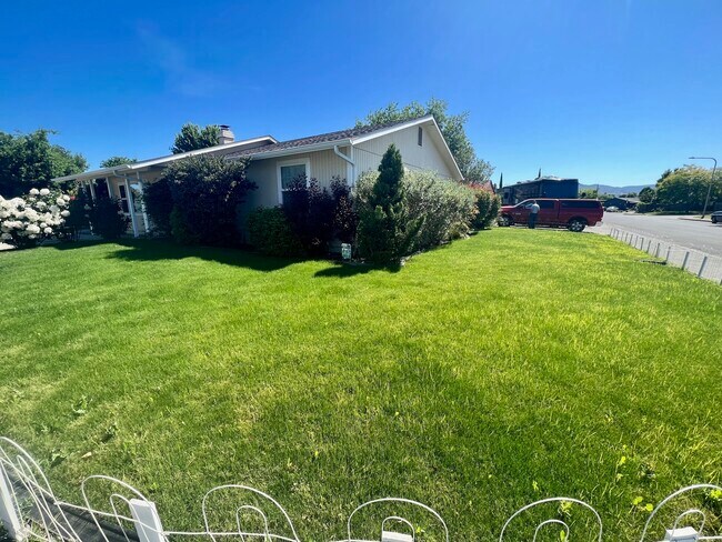 Photo - 2570 Aztec Ave