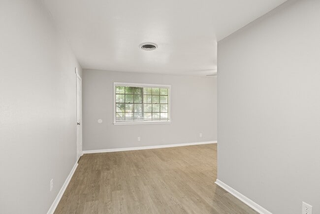 Building Photo - 3531 Midwest Dr Unit C