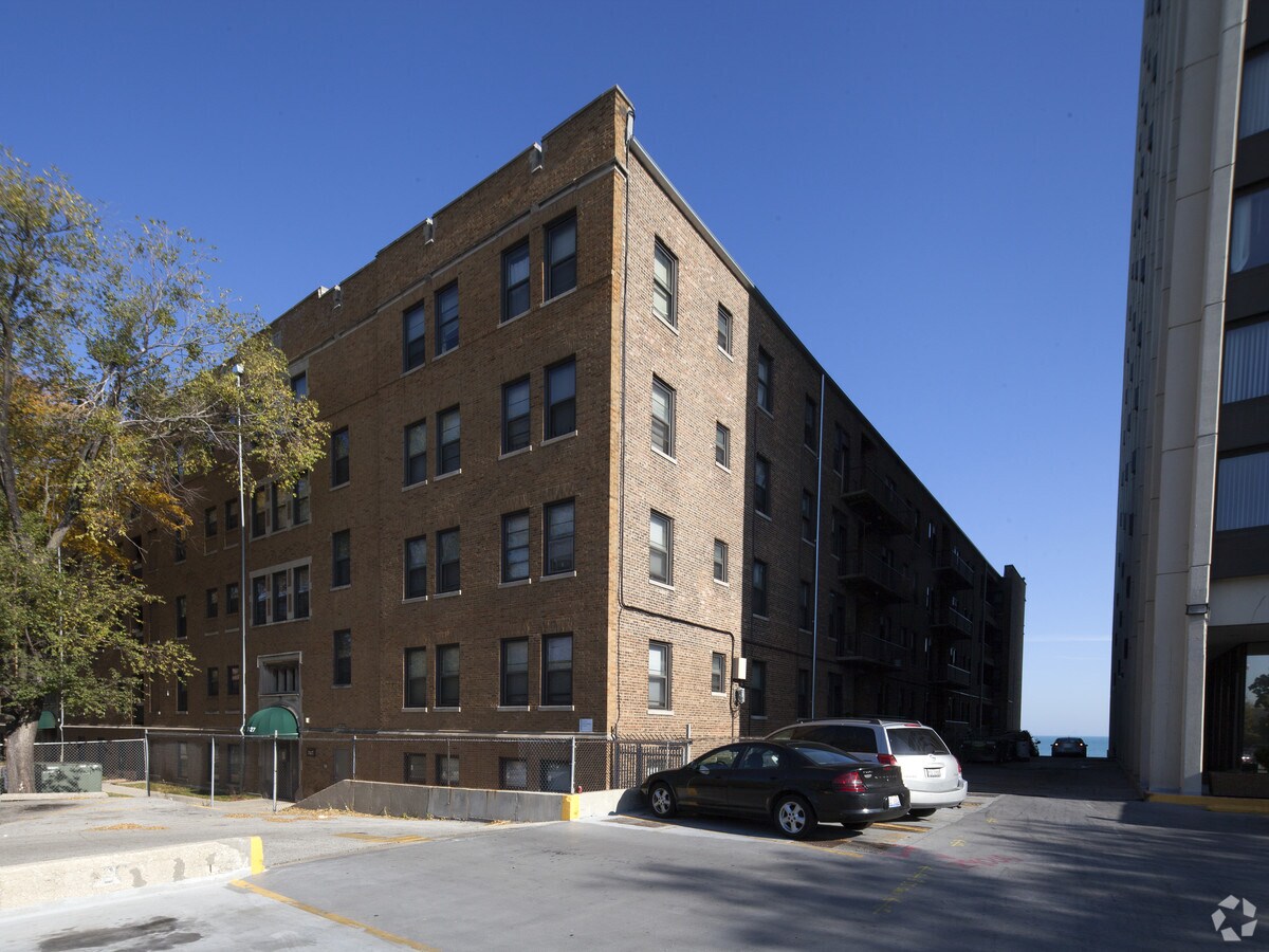 Photo - 6900 S Crandon Apartments