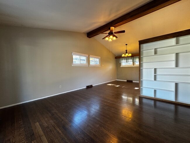 Photo - 556 Joshua Dr