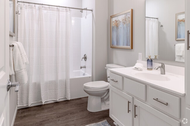 2BR, 2BA - 1,136SF - Second Bathroom