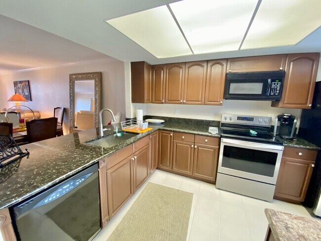 Photo - 145 Cypress Way E