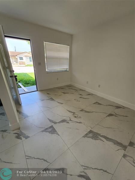 Photo - 2466 Lincoln St Unidad 2