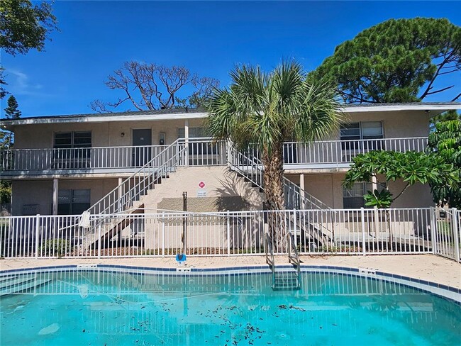Building Photo - 209 Northwest Jefferson Cir N Unit 13