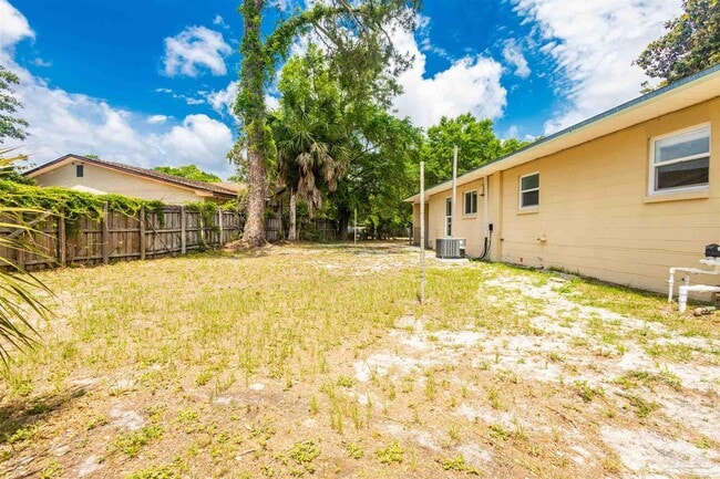 Photo - 22 Laurie Dr NE