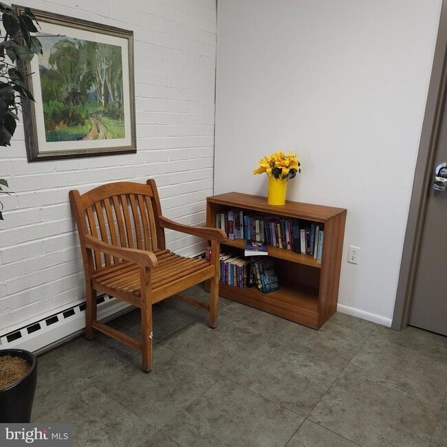 Building Photo - 15101 Glade Dr Unit 2D