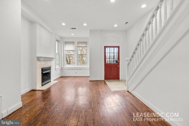 Photo - 203 R St NW