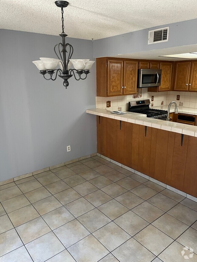 Building Photo - 9238 Citrus Ave Rental