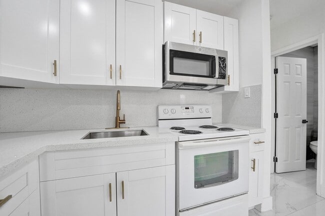 Photo - 105 NW 14th Way