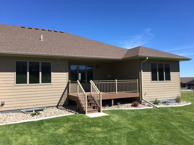 Photo - 2 BEDROOM | 2 BATH | DOUBLE GARAGE | SPACIOUS TOWNHOME