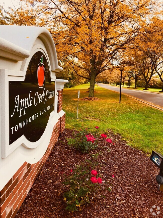 Building Photo - Apple Creek Station Apartments