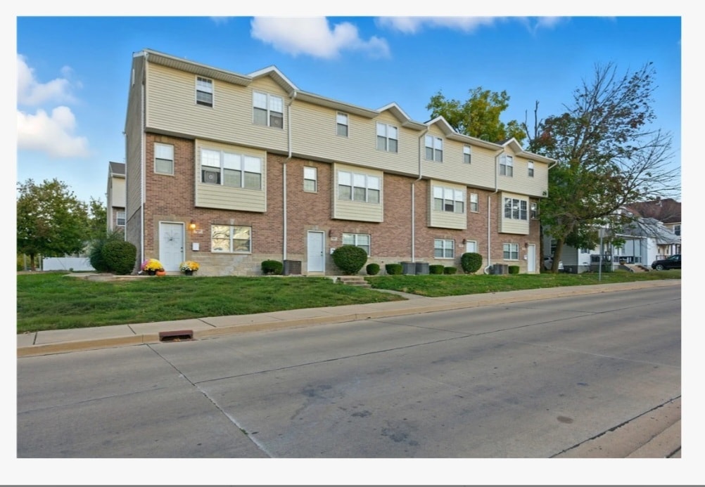 Photo - 906 Buchanan Ave