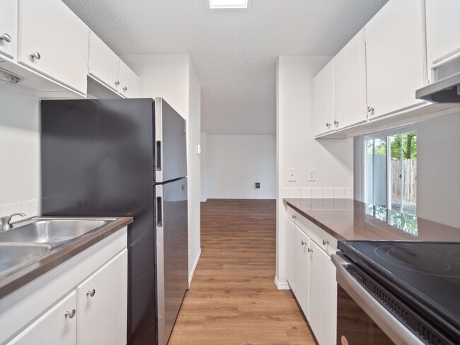 Photo - RENOVATED 1BD/1BA MILLWOOD APARTMENT | A/C | COVERED PARKING | PET FRIENDLY | AVAIL 9/1/26 Unit 9009