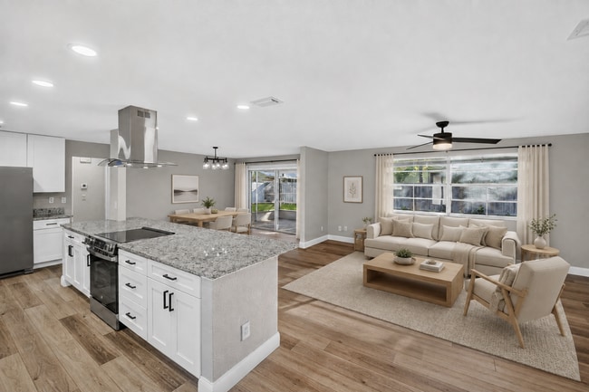 Photo - 791 Lindenwood Cir E