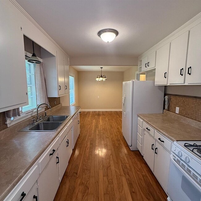 Photo - 1704 Kenton St