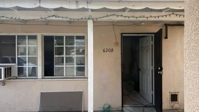 Building Photo - 620 E Saxon Ave Unit APT B