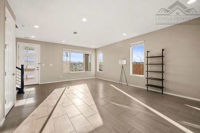 Photo - 1 MO. FREE RENT! Gorgeous Corner-Lot Townhouse with Mountain Views