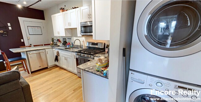 Photo - 241 Norfolk St Unit 6