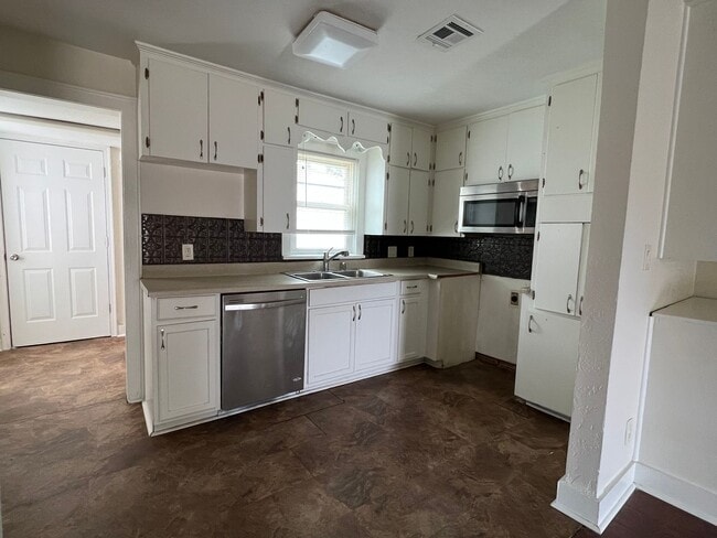 Photo - 1601 NW Bell- AVAILABLE NOW!