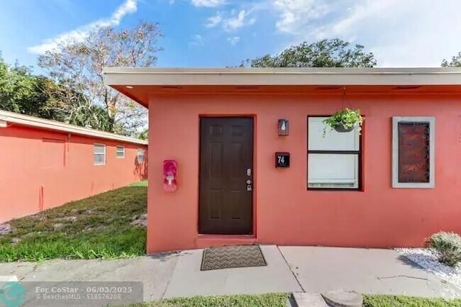Building Photo - 74 NE 5th St Rental