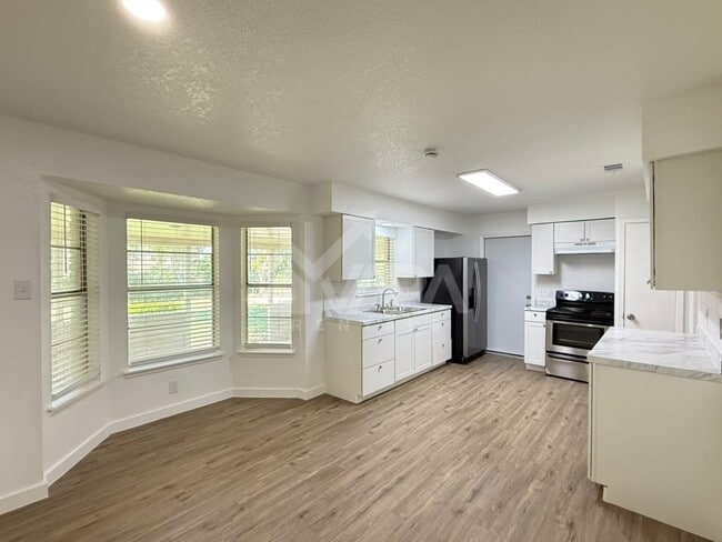 Photo - 4126 Valleyfield Dr