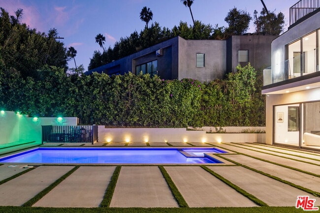 Building Photo - 12700 Montana Ave