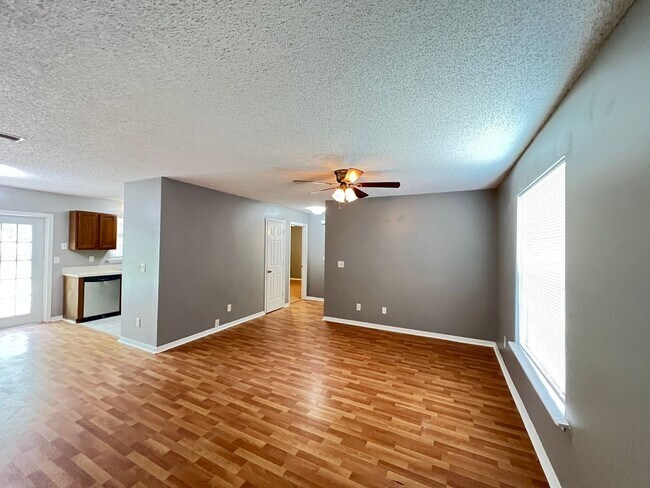 Photo - Beautiful 3B/2B Home in Minneola!