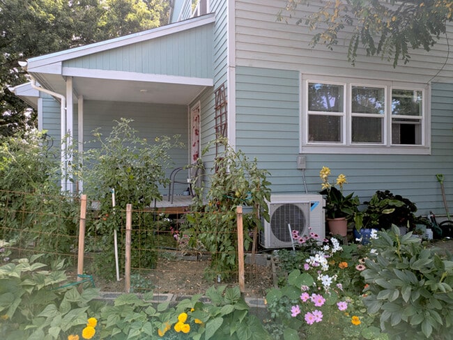 Photo - 4185 Monroe Ave NE Unidad A