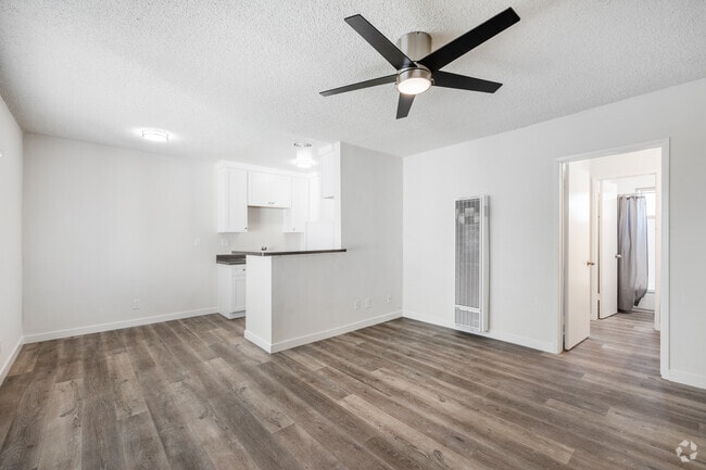 1BR, 1BA - 600SF - Living Room